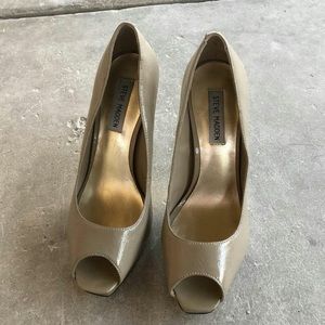 Steve Madden nude peep toe